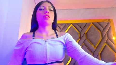 Snapshot of ey_im_simone_ chatting on May 26, 12:23 pm online show from May 26, 12:23 pm