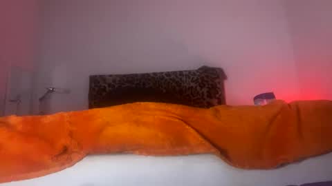 Snapshot of eyelyke2kream chatting on December 31, 10:04 am eyelyke2kream online show from December 31, 10:04 am