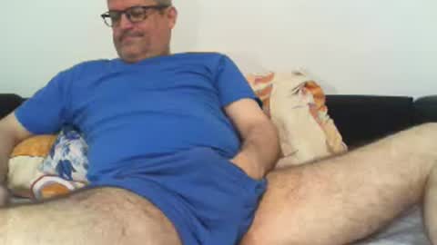 Snapshot of eyes12 chatting on June 17, 5:21 am GEORGE online show from June 17, 5:21 am