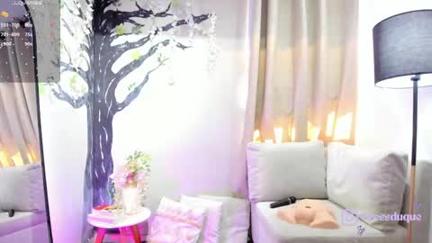 Snapshot of eyes_duque chatting on May 4, 7:32 pm online show from May 4, 7:32 pm