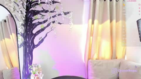 Snapshot of eyes_duque chatting on June 2, 7:49 pm online show from June 2, 7:49 pm