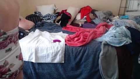 Snapshot of eyeswall0w chatting on September 21, 1:35 pm eyeswall0w online show from September 21, 1:35 pm