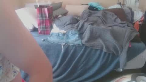 Snapshot of eyeswall0w chatting on February 19, 2:02 pm eyeswall0w online show from February 19, 2:02 pm