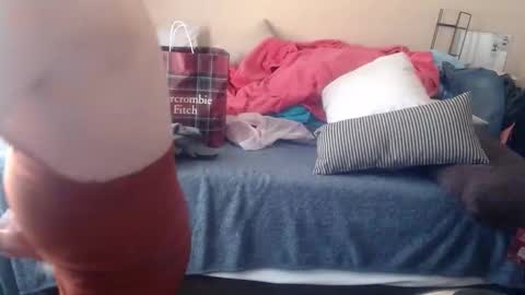 Snapshot of eyeswall0w chatting on February 28, 1:23 pm eyeswall0w online show from February 28, 1:23 pm