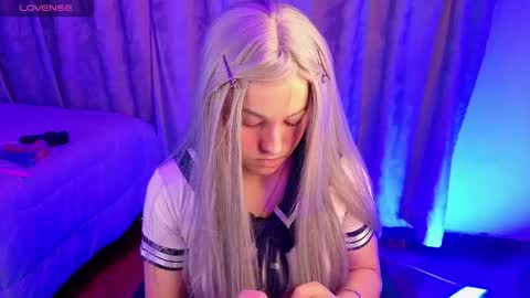 Snapshot of eymmy_24 chatting on December 16, 1:43 am eymmy_24 online show from December 16, 1:43 am