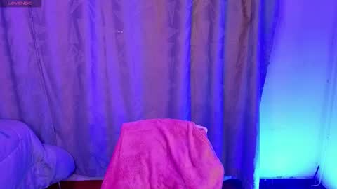 Snapshot of eymmy_24 chatting on January 13, 3:45 am eymmy_24 online show from January 13, 3:45 am