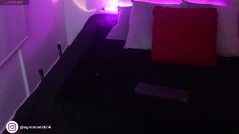 Snapshot of eyrarosee chatting on November 30, 10:47 pm IG eyramodelink online show from November 30, 10:47 pm