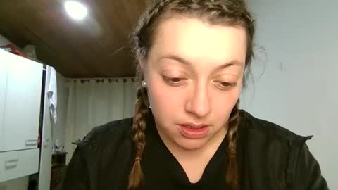 Snapshot of ezlngirl chatting on December 13, 1:37 am Aimee online show from December 13, 1:37 am