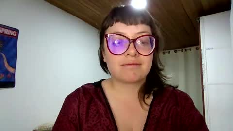 Snapshot of ezlngirl chatting on January 9, 2:11 am Aimee online show from January 9, 2:11 am