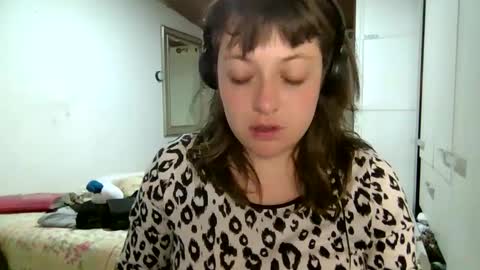 Snapshot of ezlngirl chatting on February 12, 4:23 am Aimee online show from February 12, 4:23 am