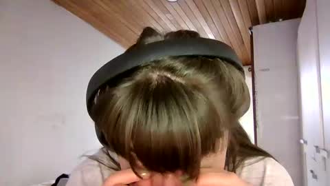 Snapshot of ezlngirl chatting on February 14, 7:33 pm Aimee online show from February 14, 7:33 pm