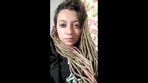 Snapshot of ezlngirl chatting on December 16, 5:23 am Aimee online show from December 16, 5:23 am