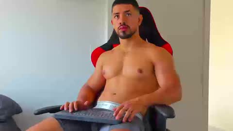 Ezzio Scolaro online show from September 13, 1:22 pm