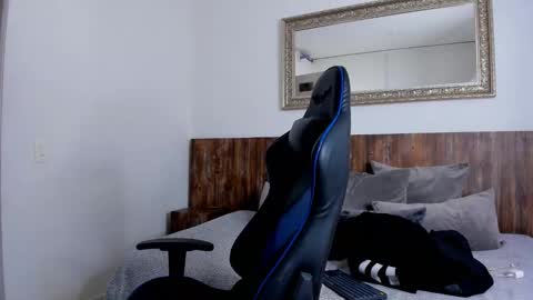 Ezzio Scolaro online show from October 20, 1:44 pm