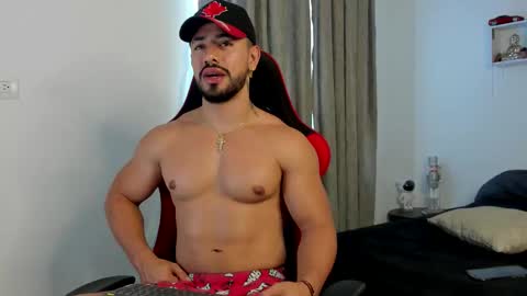 Ezzio Scolaro online show from March 7, 10:07 pm