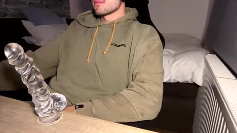 Snapshot of fabian_196 chatting on December 5, 7:49 pm Call me bitch online show from December 5, 7:49 pm