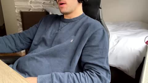 Snapshot of fabian_196 chatting on December 25, 10:50 am Call me bitch online show from December 25, 10:50 am