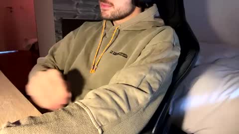 Snapshot of fabian_196 chatting on January 5, 11:26 am Call me bitch online show from January 5, 11:26 am