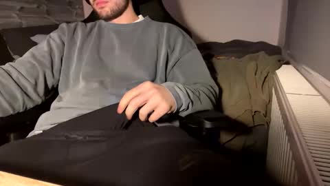 Snapshot of fabian_196 chatting on January 25, 5:08 pm Call me bitch online show from January 25, 5:08 pm