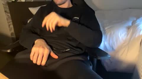 Snapshot of fabian_196 chatting on February 9, 4:18 pm Call me bitch online show from February 9, 4:18 pm