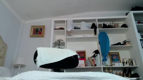 Snapshot of facecum01 chatting on May 2, 8:19 am facecum01 online show from May 2, 8:19 am