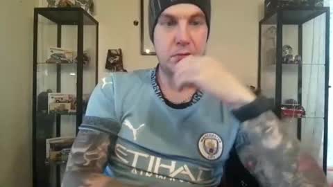 Snapshot of fack69ogsazzy69 chatting on November 10, 10:25 am Dennis online show from November 10, 10:25 am