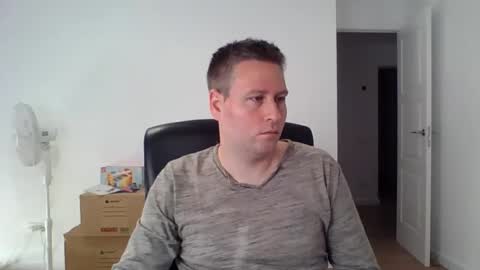 Snapshot of faer_087 chatting on November 17, 8:53 am faer_087 online show from November 17, 8:53 am