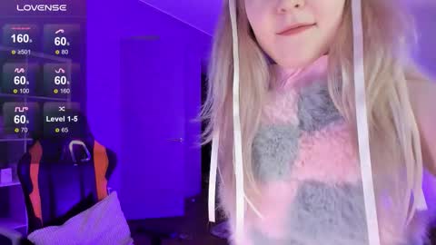 Snapshot of fairy_casey chatting on November 25, 7:14 pm fairy_casey online show from November 25, 7:14 pm