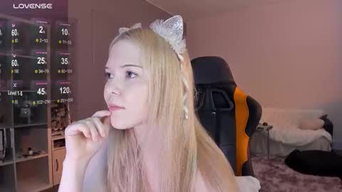 Snapshot of fairy_casey chatting on December 2, 7:53 pm fairy_casey online show from December 2, 7:53 pm