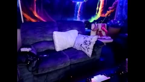 Snapshot of fairy_moan chatting on November 19, 2:00 am fairy_moan online show from November 19, 2:00 am