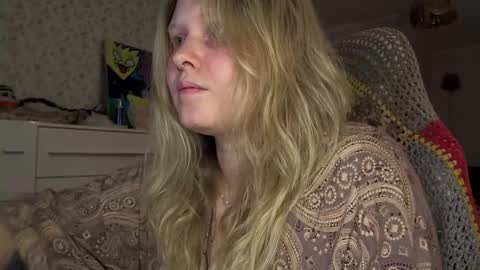 Snapshot of fairydreams_ chatting on November 26, 12:00 am Arisha online show from November 26, 12:00 am