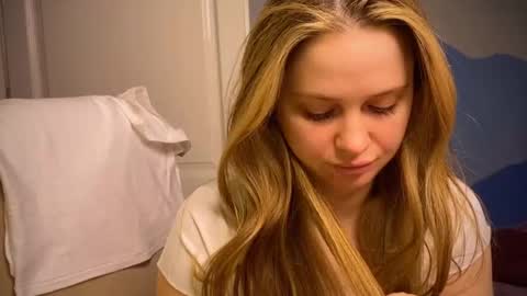 Snapshot of fairyilona chatting on October 24, 10:44 am Ilona online show from October 24, 10:44 am