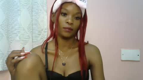 faizah_ online show from April 6, 5:36 pm