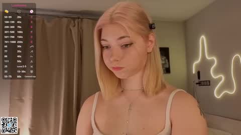 Snapshot of falinegelling chatting on October 22, 4:24 am Emilia online show from October 22, 4:24 am