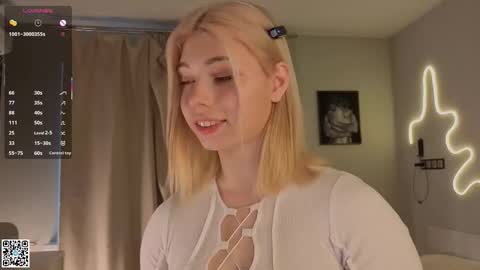 Snapshot of falinegelling chatting on October 30, 4:14 am Emilia online show from October 30, 4:14 am