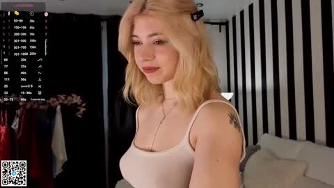 Snapshot of falinegelling chatting on November 4, 4:33 am Emilia online show from November 4, 4:33 am