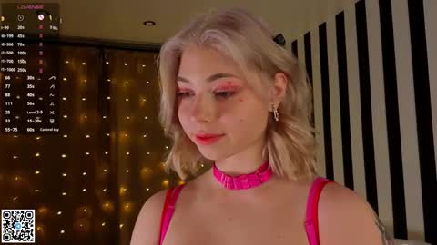 Snapshot of falinegelling chatting on November 19, 4:12 am Emilia online show from November 19, 4:12 am