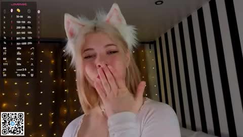 Snapshot of falinegelling chatting on November 30, 4:05 am Emilia online show from November 30, 4:05 am