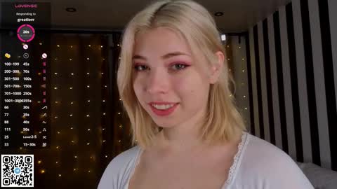 Snapshot of falinegelling chatting on December 5, 5:38 am Emilia online show from December 5, 5:38 am