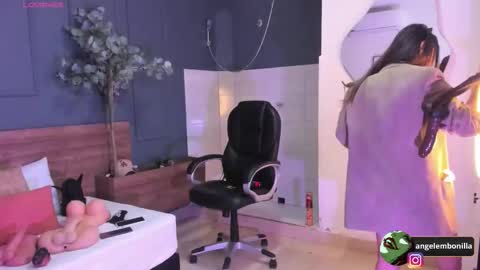 Megan    630  1330 -5 online show from December 4, 12:03 pm