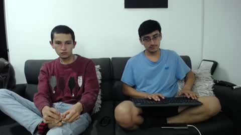 Snapshot of fallgays chatting on January 13, 12:41 am FallGays online show from January 13, 12:41 am