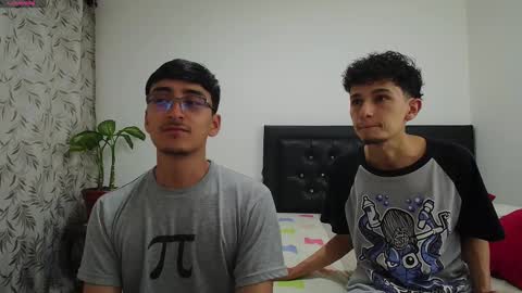 Snapshot of fallgays chatting on September 17, 11:28 pm FallGays online show from September 17, 11:28 pm