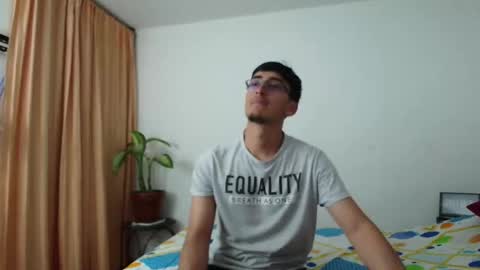 Snapshot of fallgays chatting on November 26, 1:06 am FallGays online show from November 26, 1:06 am