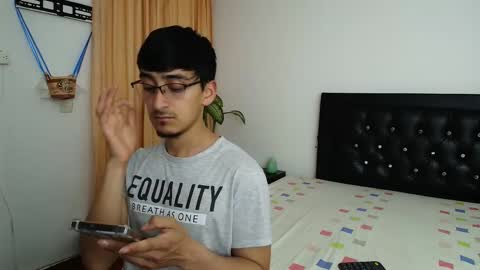 Snapshot of fallgays chatting on December 18, 11:33 pm FallGays online show from December 18, 11:33 pm