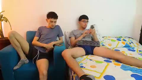 Snapshot of fallgays chatting on June 27, 5:07 pm FallGays online show from June 27, 5:07 pm