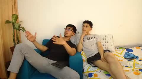 Snapshot of fallgays chatting on July 1, 3:08 am FallGays online show from July 1, 3:08 am