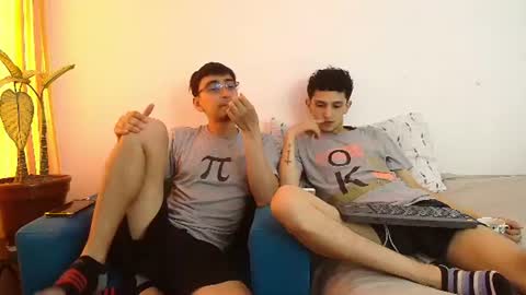 Snapshot of fallgays chatting on July 8, 4:11 pm FallGays online show from July 8, 4:11 pm