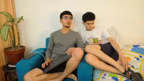 Snapshot of fallgays chatting on July 17, 2:29 am FallGays online show from July 17, 2:29 am