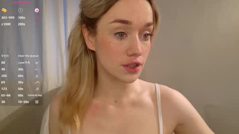 Snapshot of fancyamelia chatting on October 25, 1:07 pm fancyamelia online show from October 25, 1:07 pm