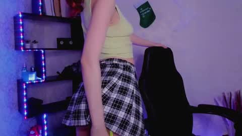 Snapshot of fane_stain chatting on January 1, 5:54 am Merida but you can call me Ida online show from January 1, 5:54 am